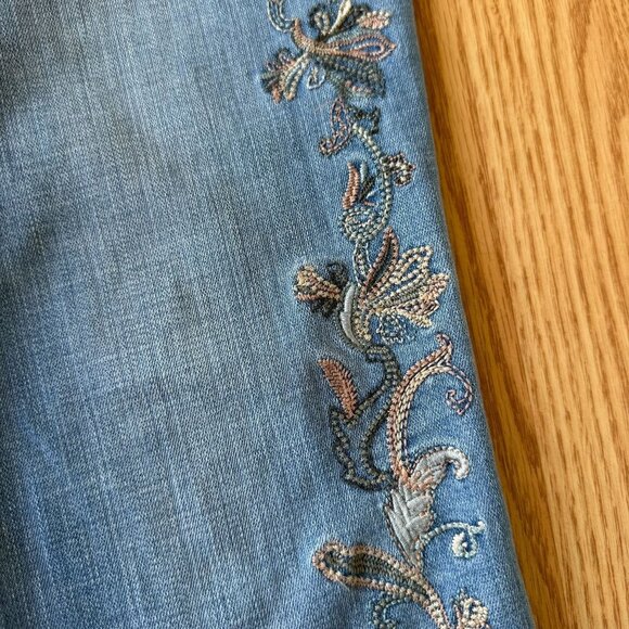 So Slimming Girlfriend Jeans Size 10 Embroidered Slim Leg Crop Light Wash Blue - Picture 8 of 16